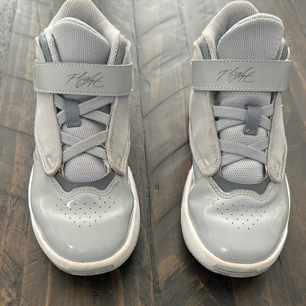 Jordan Max Aura - Gray boys size 2Y